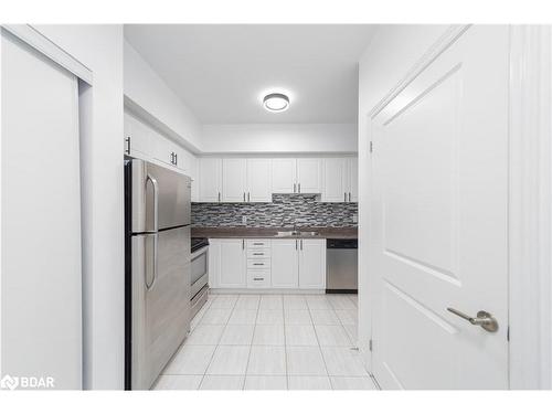 410-5 Greenwich Street, Barrie, ON - Indoor Photo Showing Kitchen