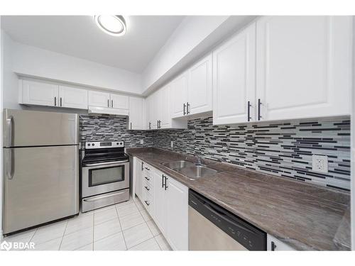 410-5 Greenwich Street, Barrie, ON - Indoor Photo Showing Kitchen With Double Sink With Upgraded Kitchen