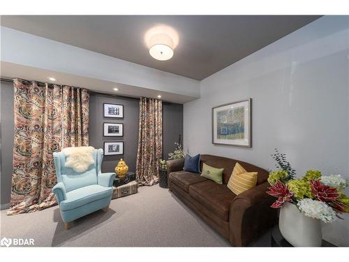 410-5 Greenwich Street, Barrie, ON - Indoor Photo Showing Living Room