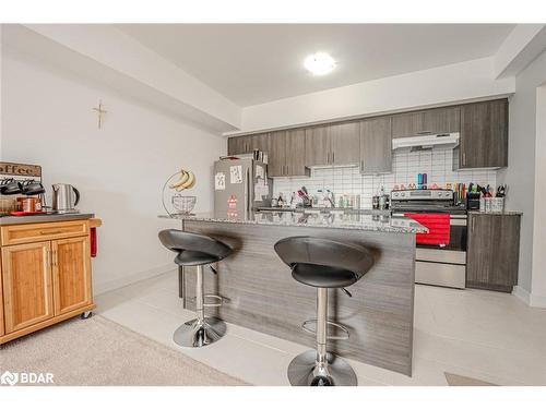 207-6 Spice Way, Barrie, ON - Indoor Photo Showing Kitchen