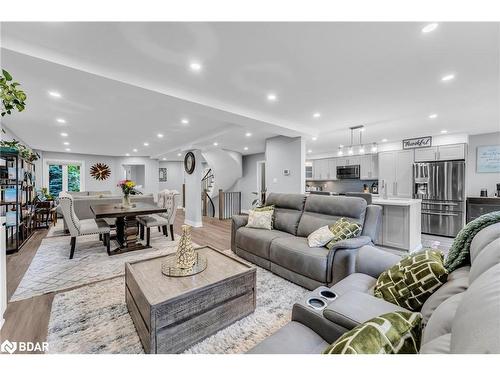 221 Lisa Marie Drive, Orangeville, ON - Indoor Photo Showing Living Room