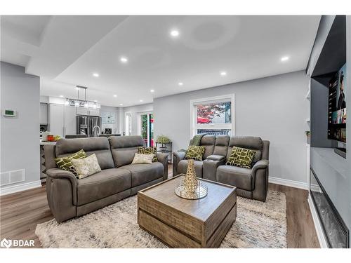 221 Lisa Marie Drive, Orangeville, ON - Indoor Photo Showing Living Room