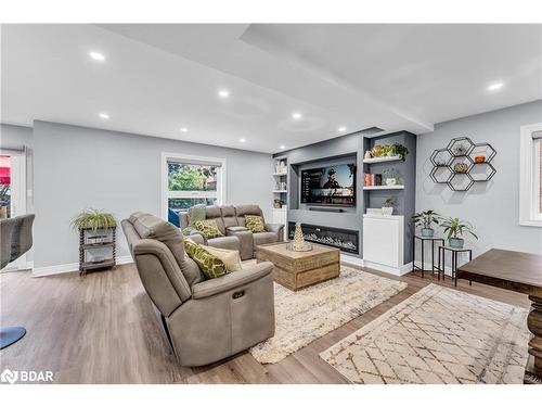 221 Lisa Marie Drive, Orangeville, ON - Indoor Photo Showing Living Room