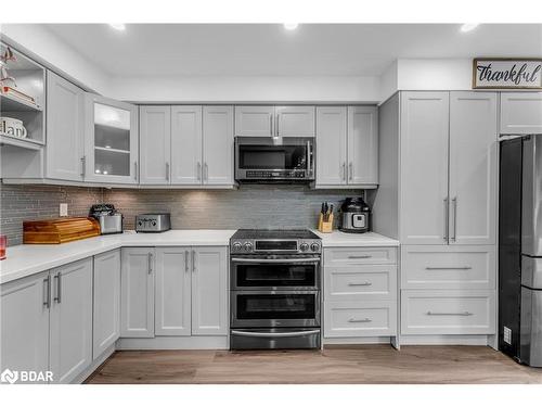 221 Lisa Marie Drive, Orangeville, ON - Indoor Photo Showing Kitchen