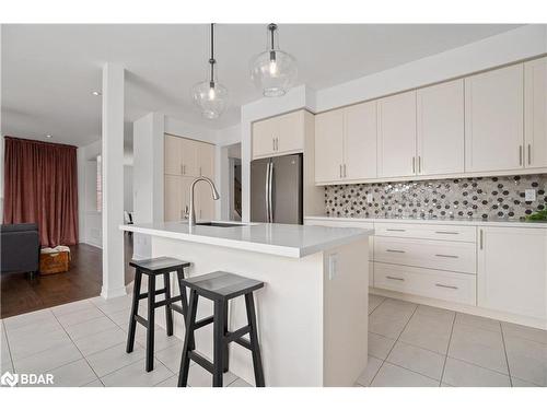 61 Oliver'S Mill Road, Springwater, ON - Indoor Photo Showing Kitchen With Upgraded Kitchen