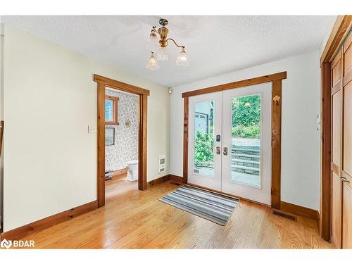 209 Bay Street Street, Shanty Bay, ON - Indoor Photo Showing Other Room