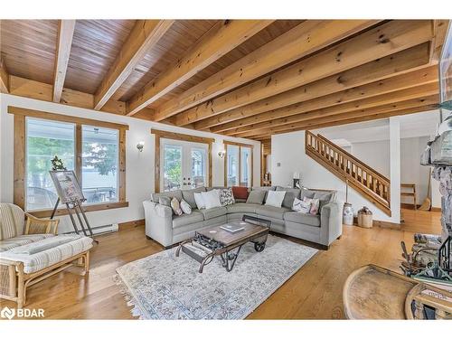 209 Bay Street Street, Shanty Bay, ON - Indoor Photo Showing Living Room