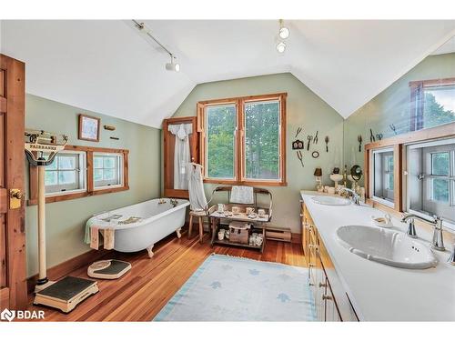 209 Bay Street Street, Shanty Bay, ON - Indoor Photo Showing Bathroom