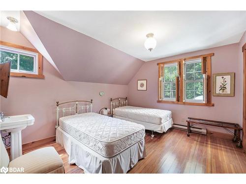 209 Bay Street Street, Shanty Bay, ON - Indoor Photo Showing Bedroom