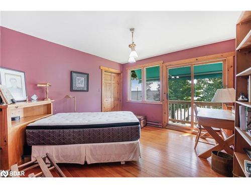 209 Bay Street Street, Shanty Bay, ON - Indoor Photo Showing Bedroom