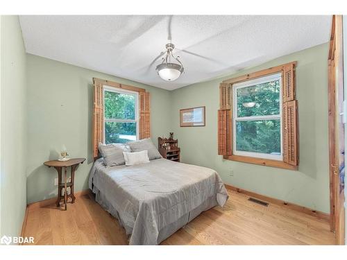 209 Bay Street Street, Shanty Bay, ON - Indoor Photo Showing Bedroom