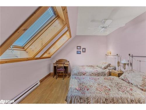 209 Bay Street Street, Shanty Bay, ON - Indoor Photo Showing Bedroom