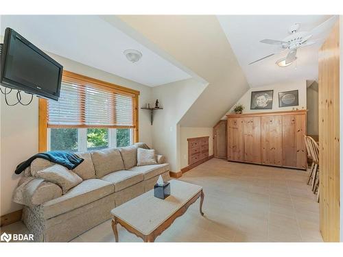 209 Bay Street Street, Shanty Bay, ON - Indoor Photo Showing Living Room