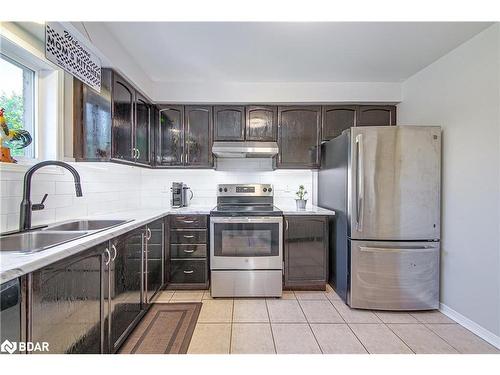 20 Gadwall Avenue, Barrie, ON - Indoor Photo Showing Kitchen With Double Sink With Upgraded Kitchen