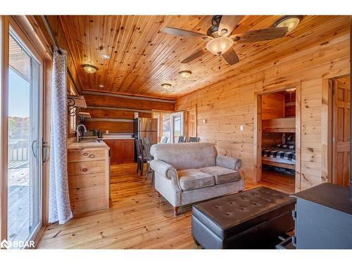 442 Holland Lake Road, Bancroft, ON - Indoor Photo Showing Living Room