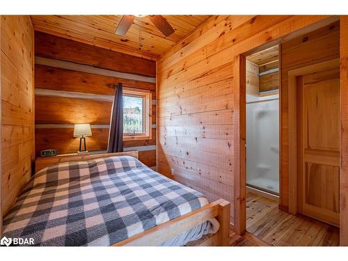 442 Holland Lake Road, Bancroft, ON - Indoor Photo Showing Bedroom