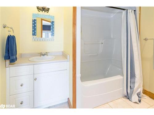 2140 Old Second Road S, Midhurst, ON - Indoor Photo Showing Bathroom