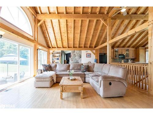 2140 Old Second Road S, Midhurst, ON - Indoor Photo Showing Living Room