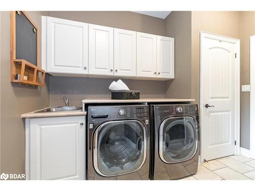 16 Boothby Crescent, Minesing, ON - Indoor Photo Showing Laundry Room