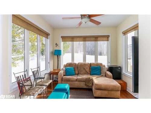 22 Marina Village Drive, Port Severn, ON - Indoor Photo Showing Living Room