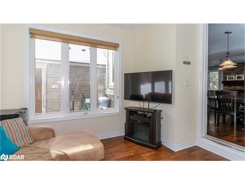 22 Marina Village Drive, Port Severn, ON - Indoor Photo Showing Living Room