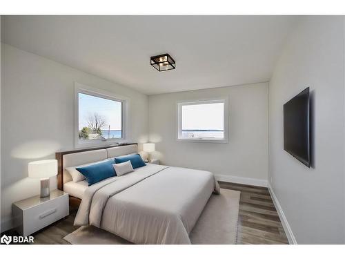 1411 Maple Way, Innisfil, ON - Indoor Photo Showing Bedroom