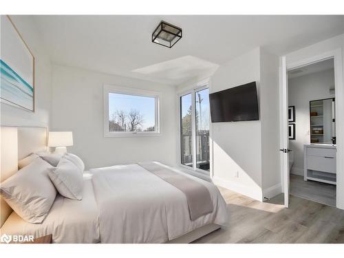 1411 Maple Way, Innisfil, ON - Indoor Photo Showing Bedroom