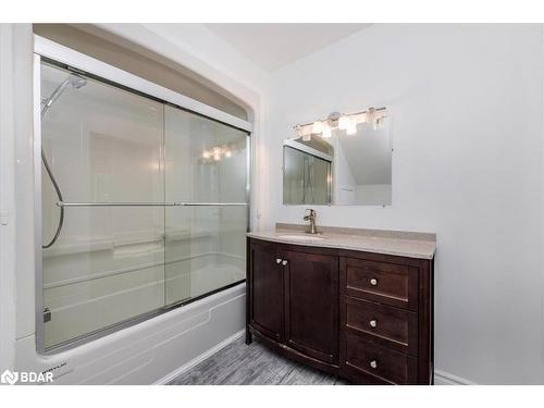 198 Barrie Road, Orillia, ON - Indoor Photo Showing Bathroom