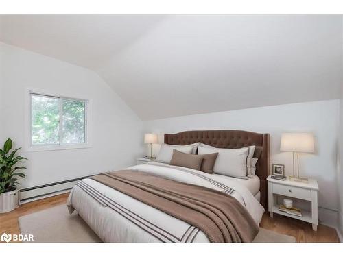 198 Barrie Road, Orillia, ON - Indoor Photo Showing Bedroom