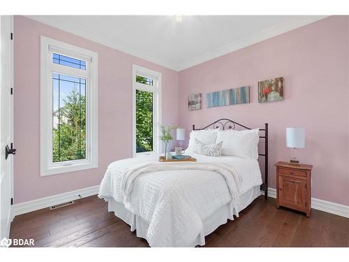 110 Mennill Drive Drive, Minesing, ON - Indoor Photo Showing Bedroom