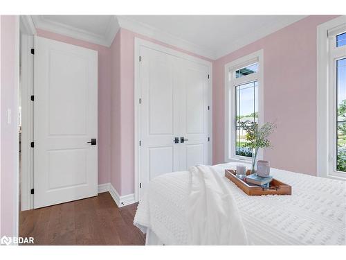 110 Mennill Drive Drive, Minesing, ON - Indoor Photo Showing Bedroom