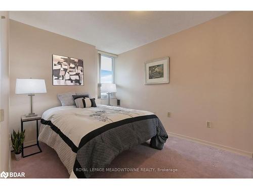 1212-121 Ling Road, Toronto, ON - Indoor Photo Showing Bedroom