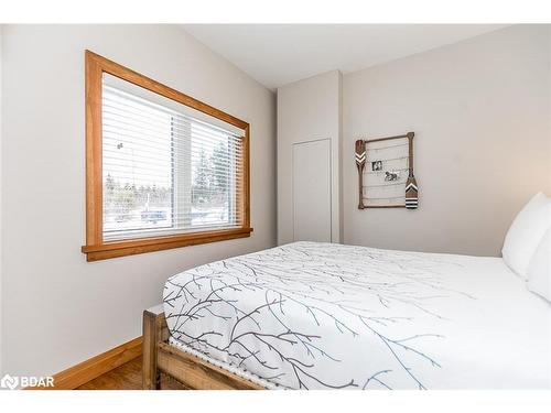 1B-1841 Muskoka Road 118 W, Bracebridge, ON - Indoor Photo Showing Bedroom