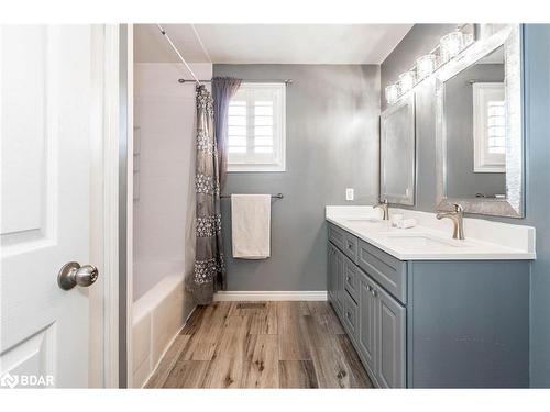 52 Thicketwood Avenue, Barrie, ON - Indoor Photo Showing Bathroom