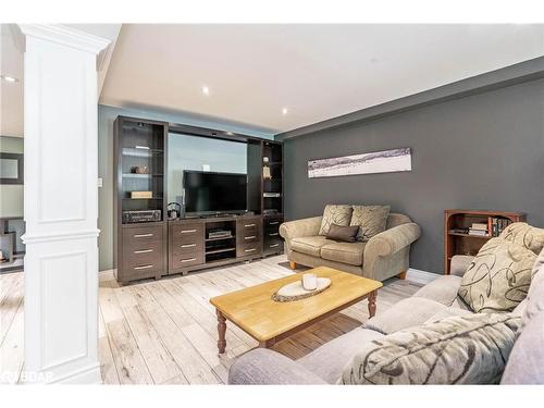 52 Thicketwood Avenue, Barrie, ON - Indoor Photo Showing Living Room