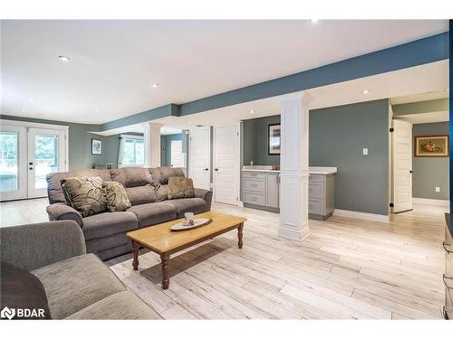 52 Thicketwood Avenue, Barrie, ON - Indoor Photo Showing Living Room