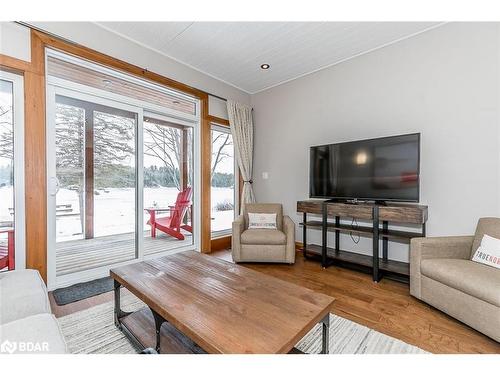 2C-1841 Muskoka Road 118 W, Bracebridge, ON - Indoor Photo Showing Living Room