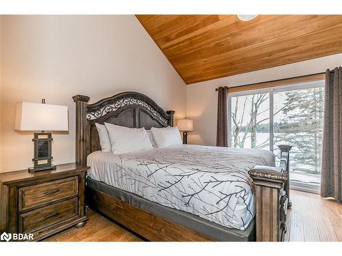 2C-1841 Muskoka Road 118 W, Bracebridge, ON - Indoor Photo Showing Bedroom