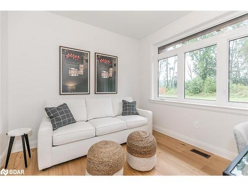 8-1841 Muskoka Road 118 W, Bracebridge, ON - Indoor Photo Showing Living Room