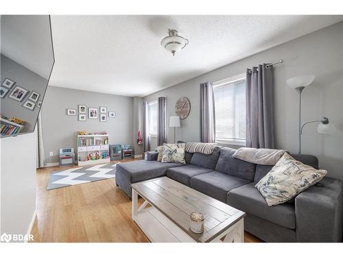 32 Brown Wood Drive, Barrie, ON - Indoor Photo Showing Living Room