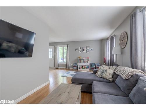 32 Brown Wood Drive, Barrie, ON - Indoor Photo Showing Living Room