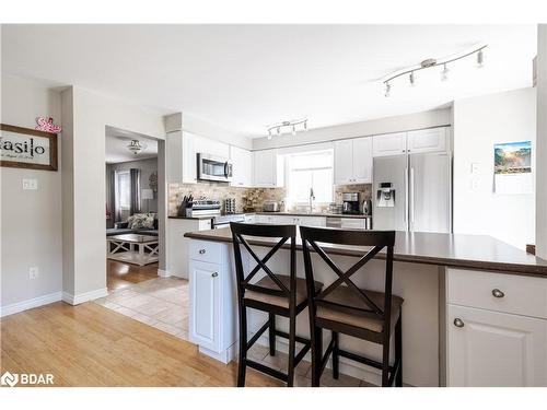 32 Brown Wood Drive, Barrie, ON - Indoor Photo Showing Kitchen