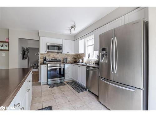 32 Brown Wood Drive, Barrie, ON - Indoor Photo Showing Kitchen