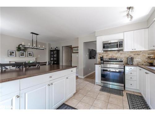 32 Brown Wood Drive, Barrie, ON - Indoor Photo Showing Kitchen