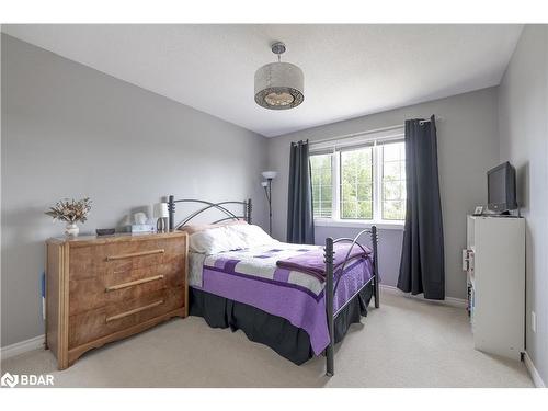 32 Brown Wood Drive, Barrie, ON - Indoor Photo Showing Bedroom