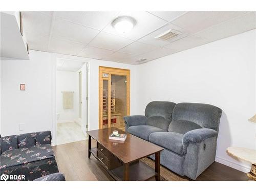 6582 Yonge Street, Innisfil, ON - Indoor Photo Showing Living Room