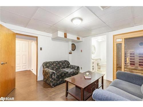 6582 Yonge Street, Innisfil, ON - Indoor Photo Showing Living Room