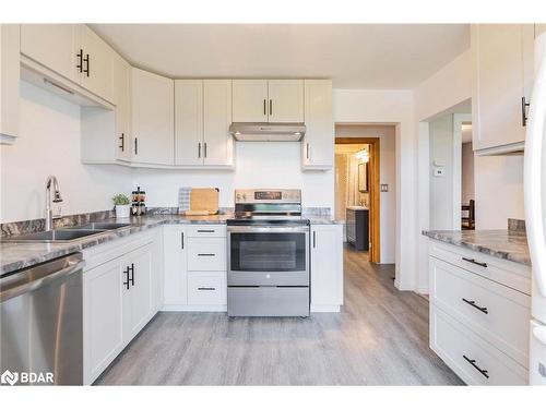 6582 Yonge Street, Innisfil, ON - Indoor Photo Showing Kitchen With Double Sink