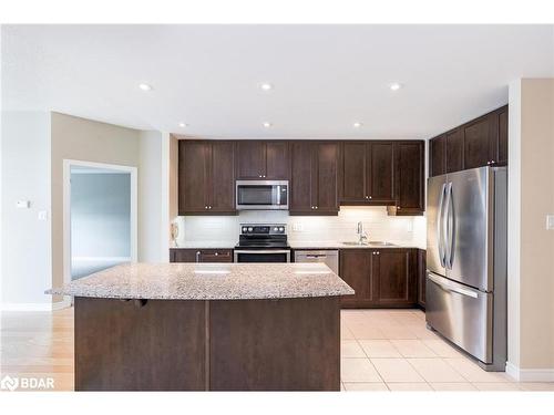 707-33 Ellen Street, Barrie, ON - Indoor Photo Showing Kitchen With Double Sink With Upgraded Kitchen