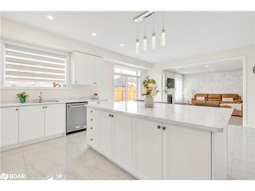 16 Samuel Crescent, Springwater, ON - Indoor Photo Showing Kitchen